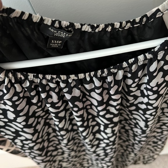 Ann Taylor, XXSP, Black ans White Blouse, Casual/Work, Dry cleaned. - Picture 2 of 5